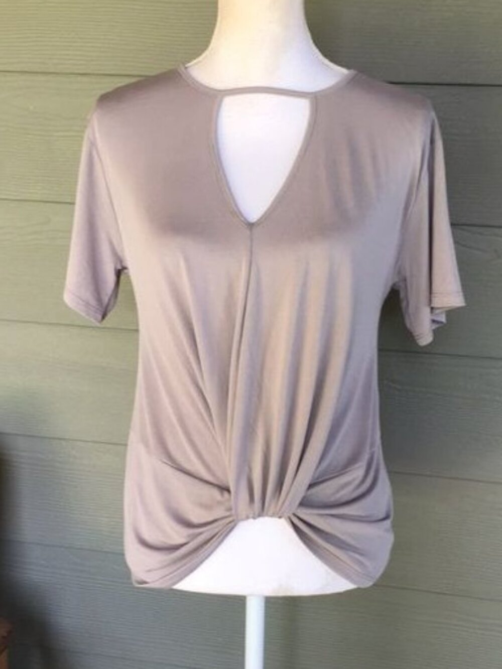 Red by BKE Twisted Hem Top
